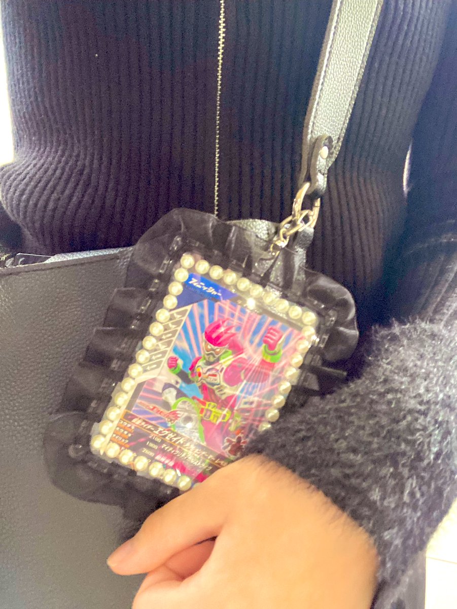 なんか風船飛ばなかったんですけど今日 お誕生日なんですわたし！！！！おめでとうください(^т  ̫ т^)