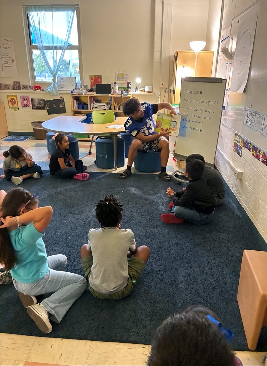 Coach_POrtega's tweet photo. Such a busy week for our @EISDMemorialHS @EISDofSA Minutemen Football #minuteMENread program. We visited @GardendaleELP and the kids were so awesome. Srs Tomas Esquivel and Sergio Reyes with Jr-Joseph Tolbert had a great time reading with the kids! #GoMinutemen #LiteracyMatters https://t.co/F4iBsvDqvY