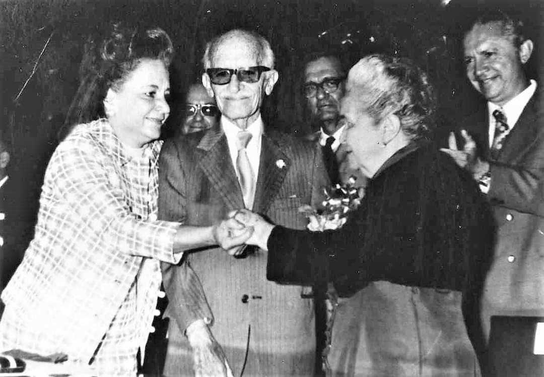 La <a href="/udg_oficial/">Universidad de Guadalajara</a>  cumple 100 años, una institución que ha sido pilar en la formación académica, científica y cultural de nuestro estado.

Reconozco su compromiso con la educación de excelencia y su valiosa contribución al desarrollo de Jalisco.
¡Enhorabuena!