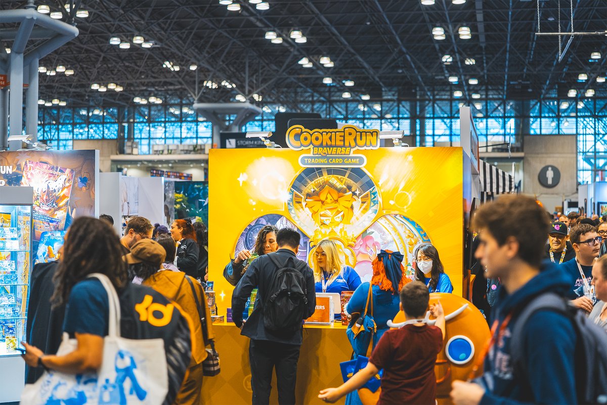 devsisters's tweet image. The energy at New York Comic Con (#NYCC2025) was incredible! 🔥

We were so moved by your love for CookieRun: Braverse TCG(@CRBraverseEN)! 😭 Huge thanks to everyone who played &amp;amp; cheered! ✨ Your amazing energy made our time unforgettable.

GingerBrave loved meeting our…