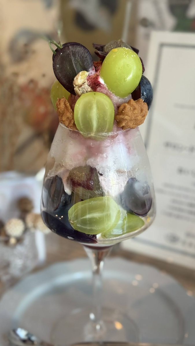 まもなくOPEN♬.*ﾟ 
モンブランに負けずこの子もきちんと人気者✨ 色々ぶどうお楽しみください🍇