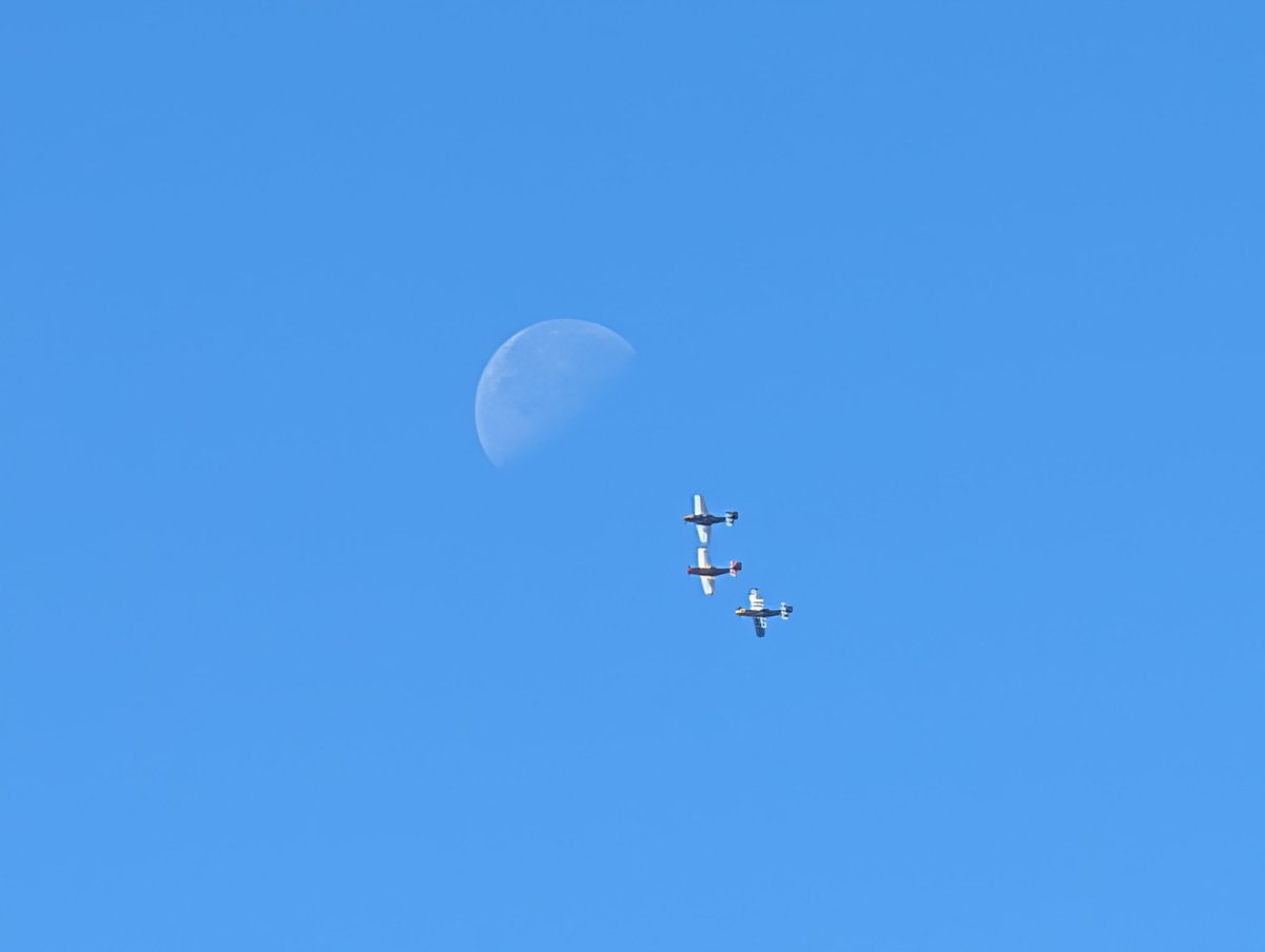 dedztbh's tweet photo. Some of my photos from the #fleetweeksf airshow! https://t.co/ZgzpSKCGfR