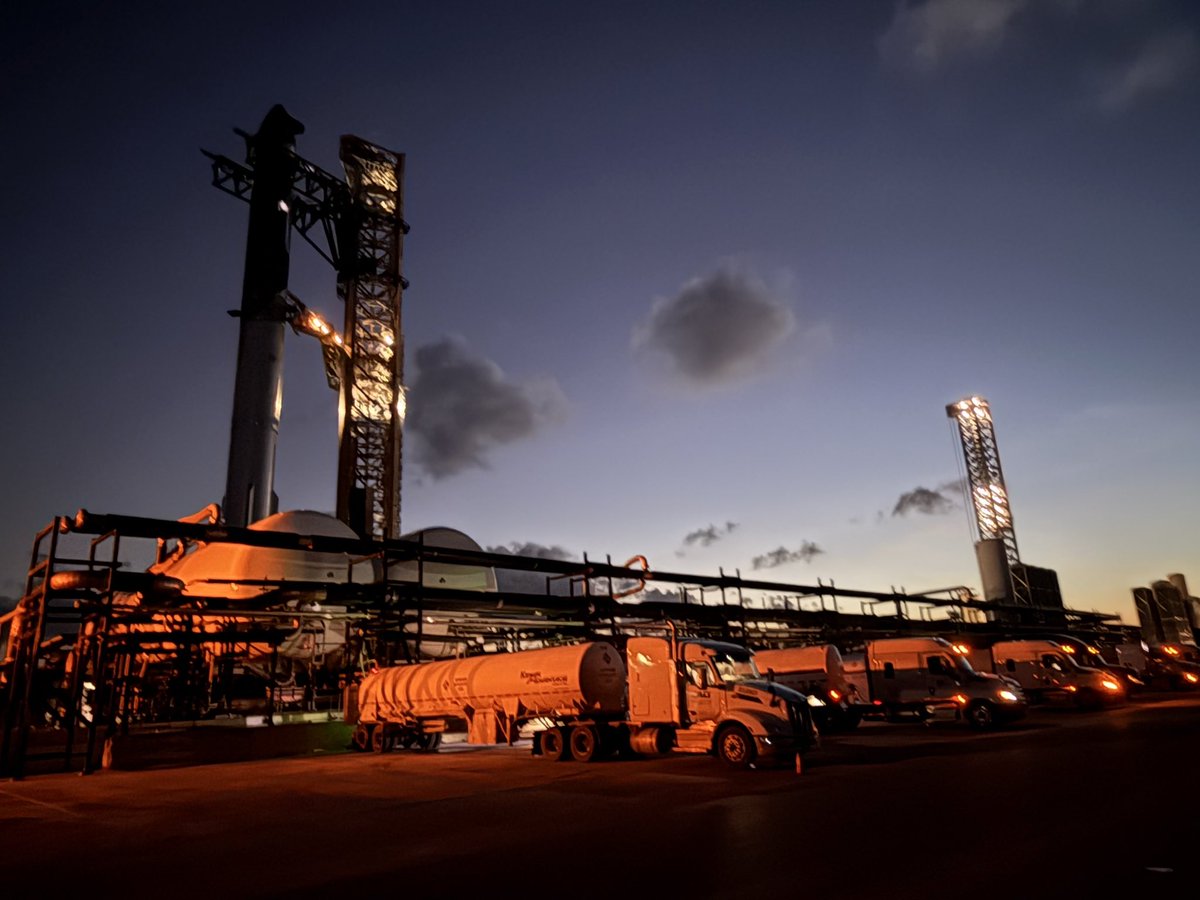 VisitStarbase's tweet photo. ‘Twas the night before #Starship flight 11 … 🚀 #FT11 #BocaChica #Starbase https://t.co/Bm78M9ew9y
