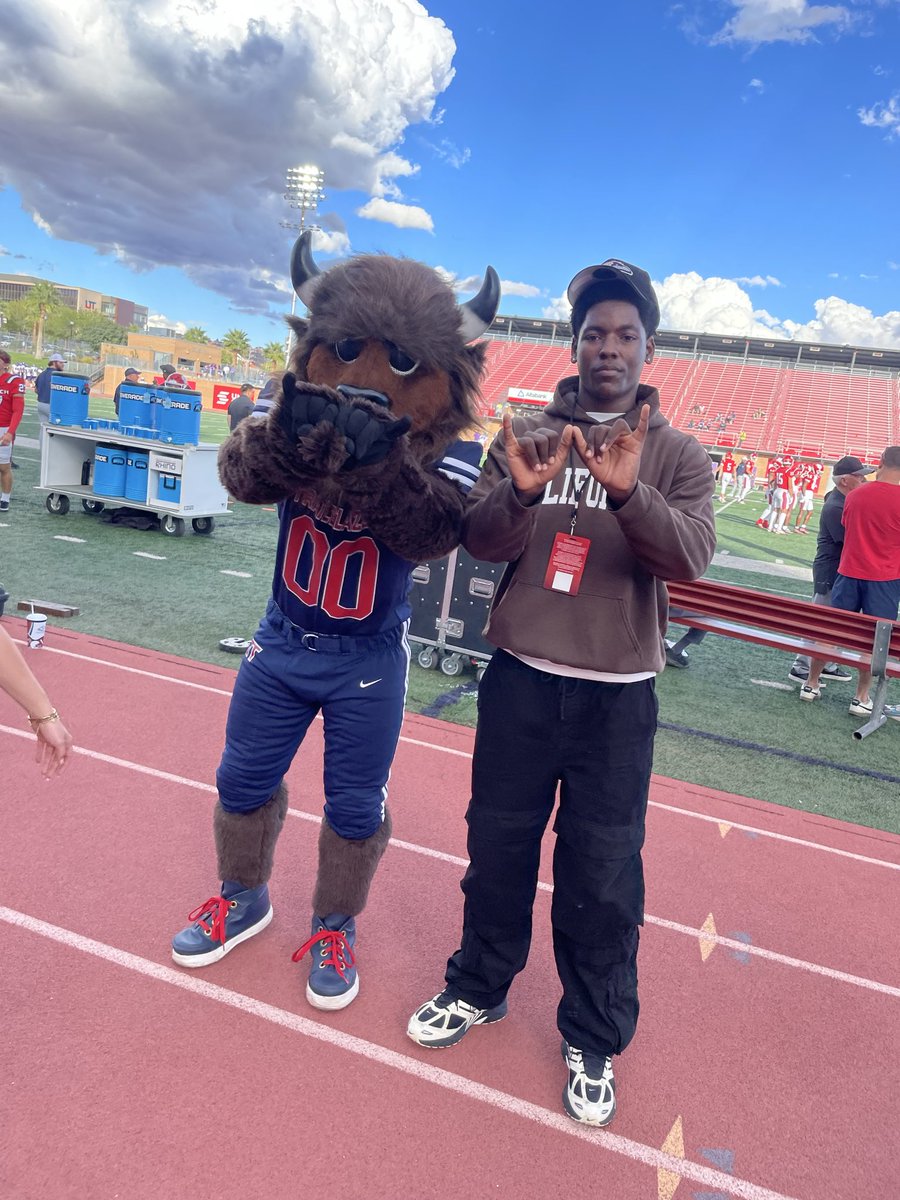 Kingleon_S's tweet photo. Had a great time at Greater Zion stadium to watch and experience Game day Vs Tarleton down at Utah Tech! Grateful for the opportunity to see the program up close.

Thank you @CoachNolanGivan and @CoachClarkJ for having me! 🙏
#TrailblazerNation https://t.co/iJ4UTvNAZa