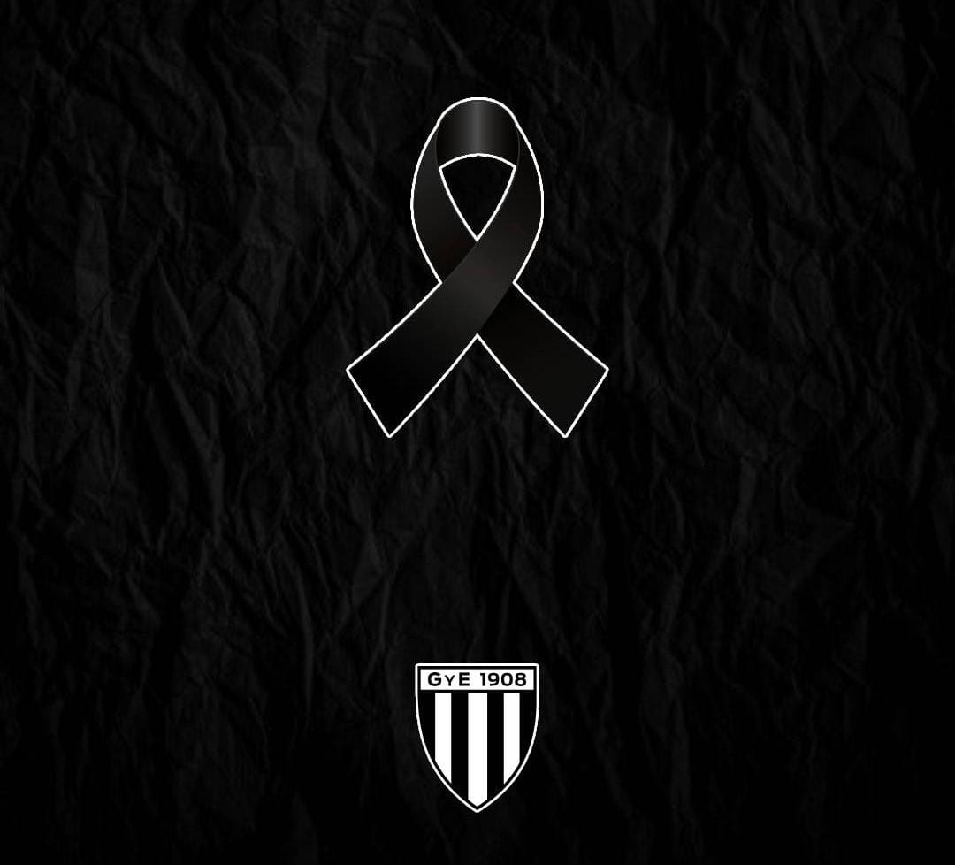 GimnasiaMendoza's tweet photo. Gimnasia y Esgrima lamenta el fallecimiento de nuestro hincha Lautaro Godoy, y el de su sobrina, en un accidente volviendo de Buenos Aires. Enviamos nuestras fuerzas y condolencias, y acompañamos a todos sus familiares y amigos en este difícil momento.

#SomosFamilia 🤍🖤 https://t.co/stbfER0KWp