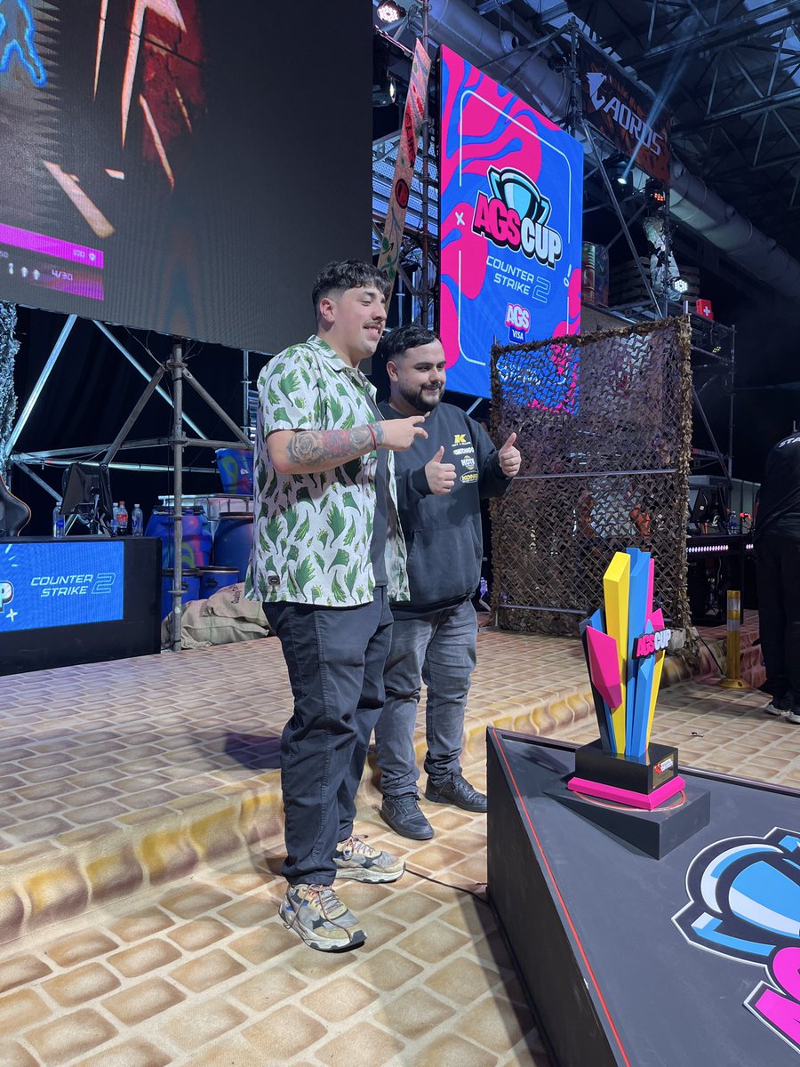 kevoesports's tweet image. Los casters también estuvieron a la altura con @infocsarg @lyssan_m y @efecdb (que no salió en la foto, perdón efe!). Tener a las voces correctas le suma un montón al evento e hizo que la final a lo largo de los 5 mapas estuviese a la altura. A ellos también gracias.