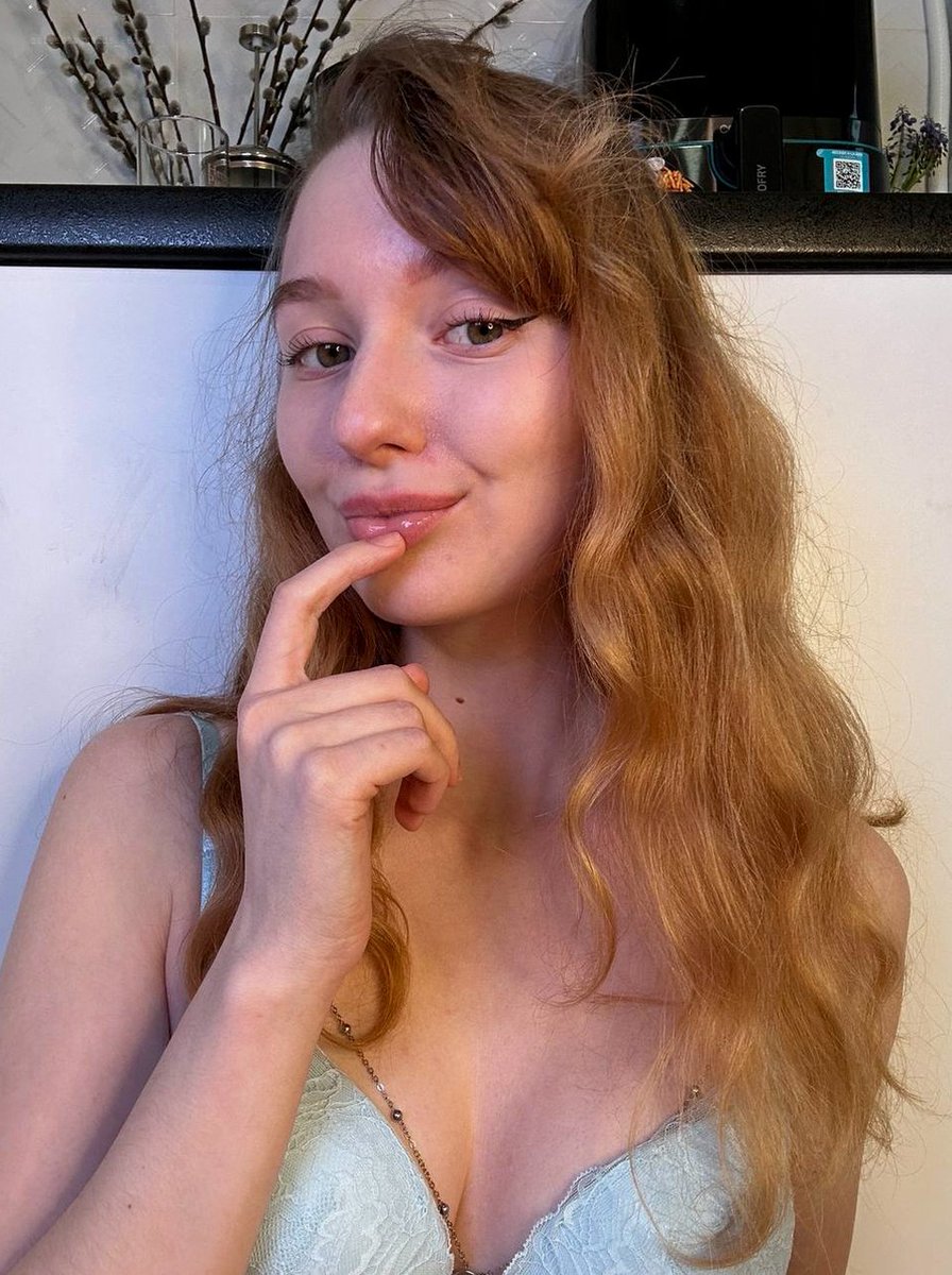 ZoePazzy's tweet image. Pushing the vibe higher—you coming along? 😈🔥 #dancing