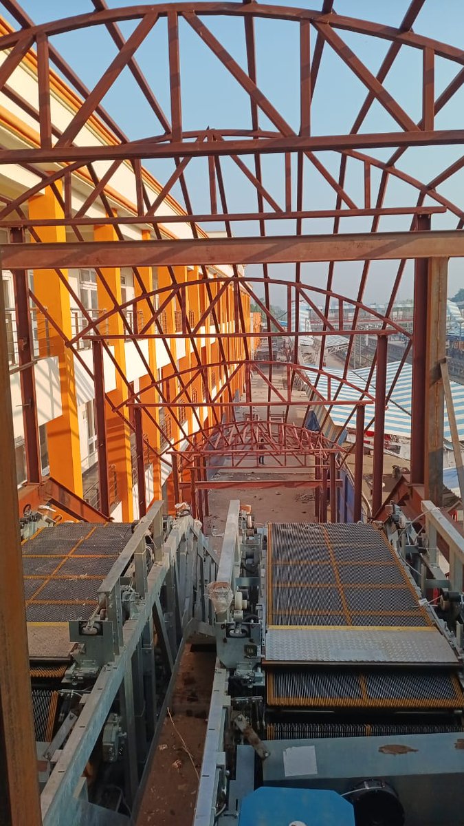 सहरसा रेलवे स्टेशन के अमृत भारत स्टेशन के पास लग रहा एस्कलेटर, यात्रियों को मिलेगी सुविधा