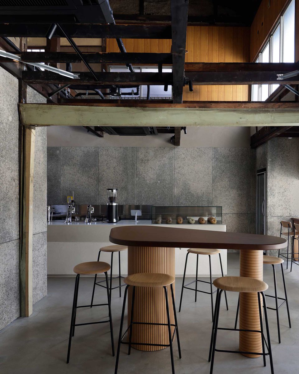DesignAnthology's tweet image. Dossier / Samaa, a new cafe designed by Studio Dig, brings coffee, bagels and natural wine to a Tokyo neighbourhood of ancient teahouses design-anthology.com/story/samaa-to…
