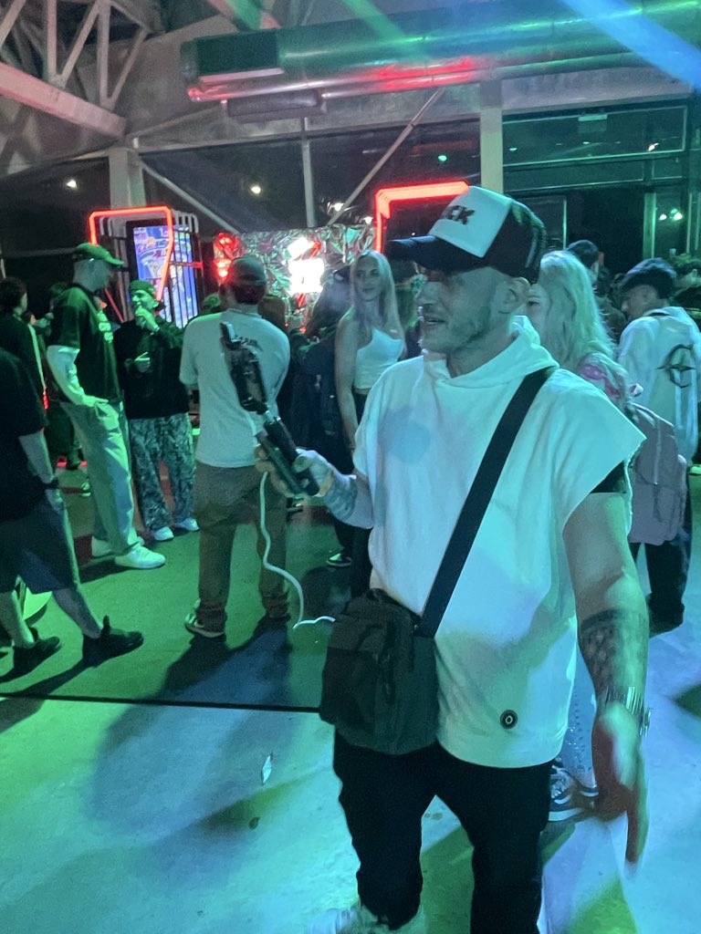 Coscu_Splinter's tweet image. La familia siempre está BRG FAMILIA ⚡️ (LITERAL)

kick.com/brunenger

(foto en el VIP de 🟢KICK AGS🕺🏻)