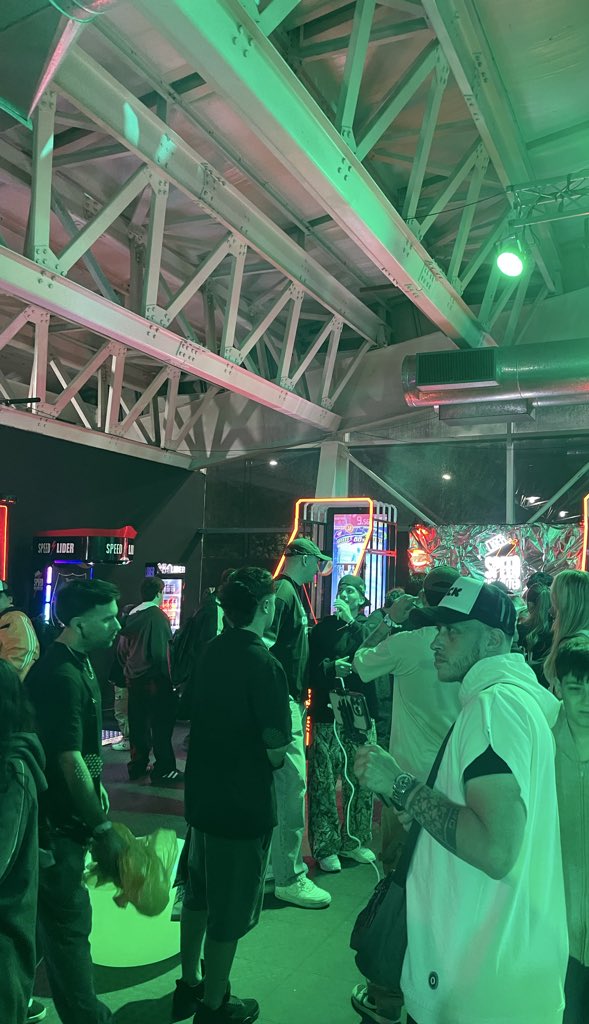 Coscu_Splinter's tweet image. La familia siempre está BRG FAMILIA ⚡️ (LITERAL)

kick.com/brunenger

(foto en el VIP de 🟢KICK AGS🕺🏻)