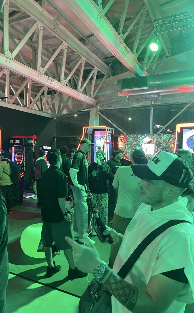 Coscu_Splinter's tweet image. La familia siempre está BRG FAMILIA ⚡️ (LITERAL)

kick.com/brunenger

(foto en el VIP de 🟢KICK AGS🕺🏻)