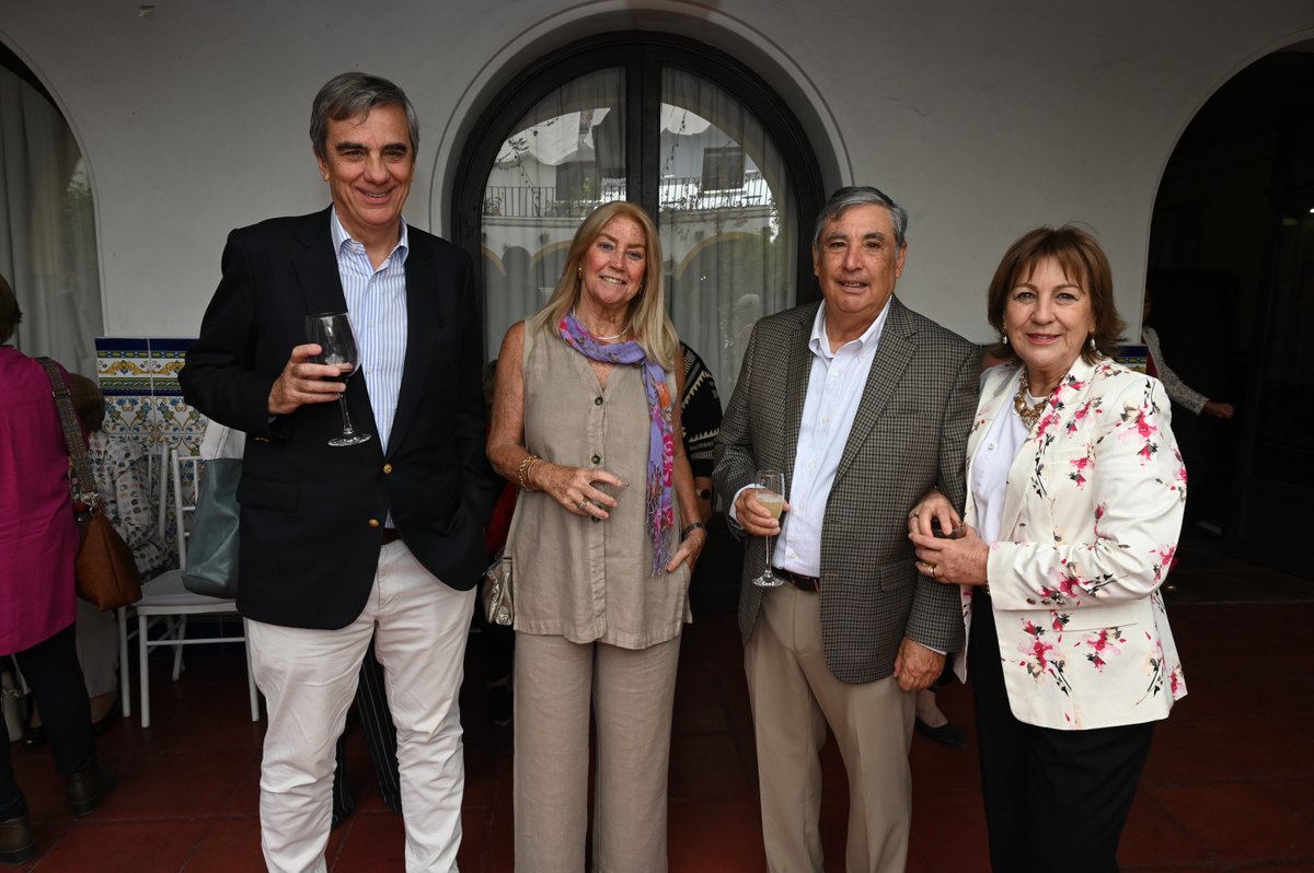 Los mejores colaboradores y deportistas participaron en el tradicional Cóctel de la Hispanidad, junto a autoridades del Estadio, la Embajada y el Consulado. 🥂🇪🇸 Un momento de encuentro y celebración en el marco del Día de la Hispanidad 2025.
#EstadioEspañol #DíadelaHispanidad
