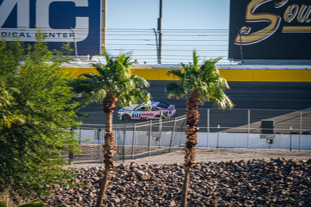 RFKracing's tweet image. photographer’s feeling tropical today 🌴🍹