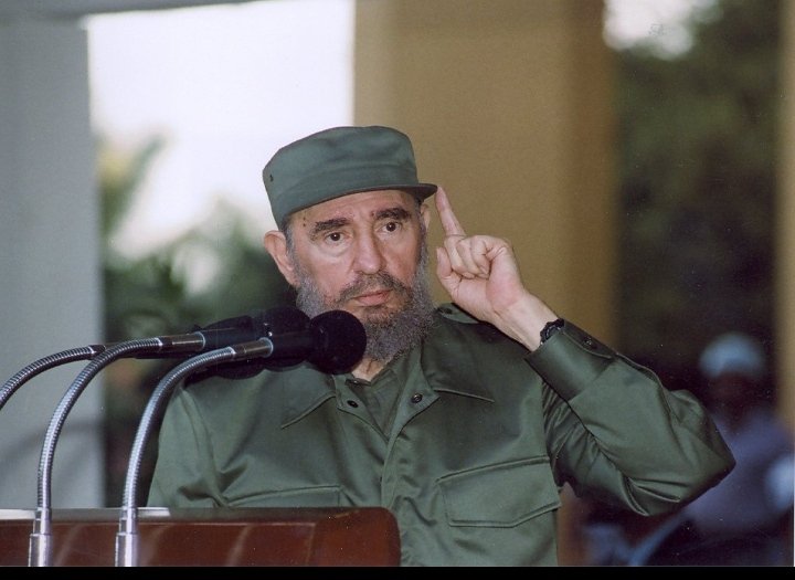 JosLuis74030336's tweet photo. ¡ Así es Fidel!
«Nunca nos dejaremos arrastrar por la vanidad y por la ambición, porque —como dijo nuestro Apóstol— "toda la gloria del mundo cabe en un grano de maíz"...» #FidelPorSiempre #100AlosConFidel #Cuba https://t.co/PfRWmb6PNh