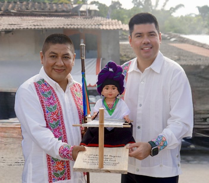 natale_jimmy's tweet photo. Desde la Junta Auxiliar Reyeshogpan de Hidalgo, Tepetitán📍, acompañando a mi hermano Óscar Paula, Presidente Municipal #VERDE. ✌🏻Listos para su 1️⃣er Informe de Gobierno, reflejo de trabajo y cercanía. ✅ https://t.co/ZAyKgLSIqh