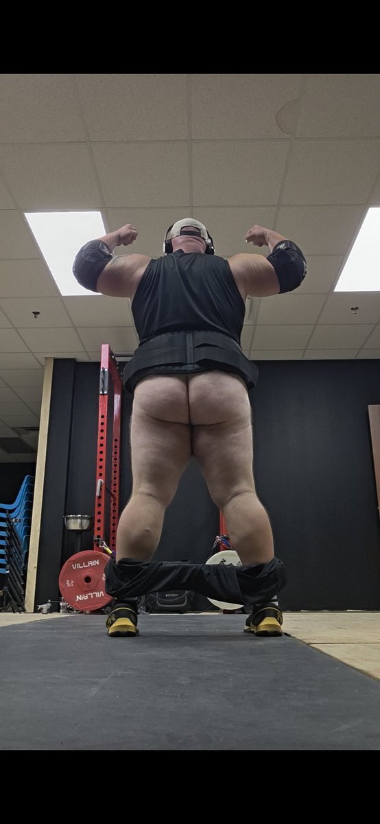 Isnt this how #bodybuilders pose at the gym?

#gym #posing #bodybuilding 
#GetBetter #strongman #weightlifting #forthoodsstrongestman #getsome #theweightsfaceout #atlasstones #zerchercarry #logpress #sandbag #farmers #framecarry #yoke #deadlift #vikingpress #herculeshold