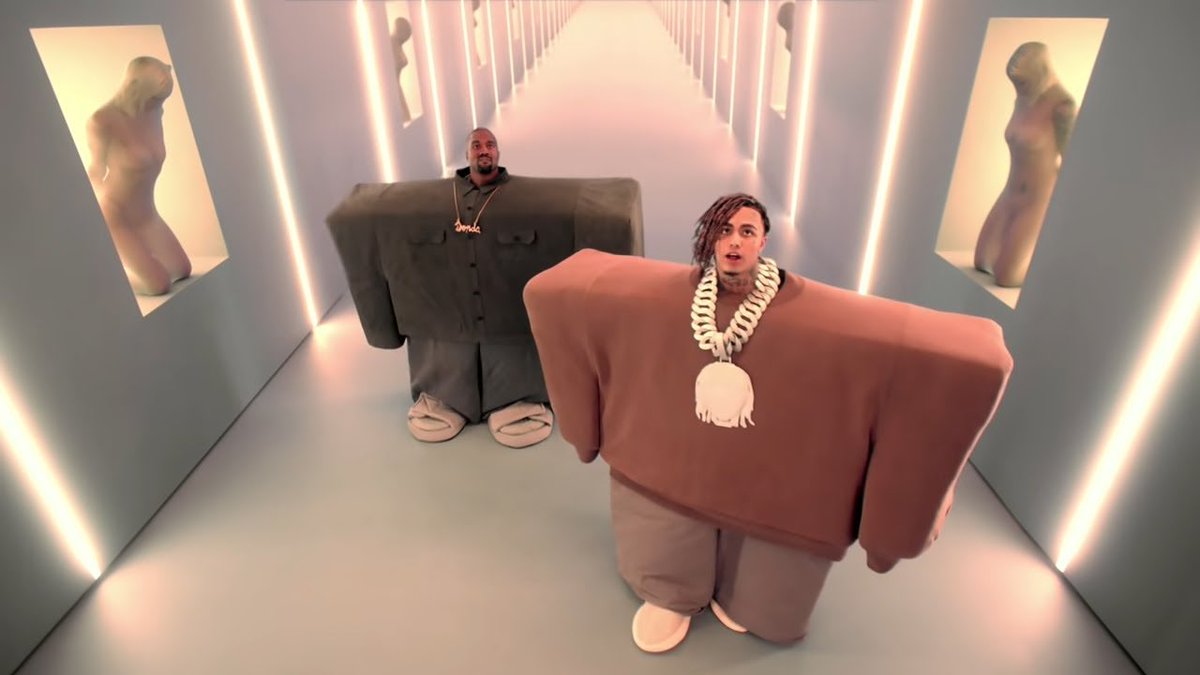 ImNotSeriousBro's tweet photo. Romeo Doubs forgot the rest of his outfit https://t.co/OwHb3Sg0cJ