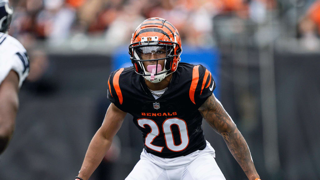 DJ Turner today 
5 Pass Deflections 
7 Yards Allowed
1 TFL 
91.8 PFF Grade
Put some respect on his name.