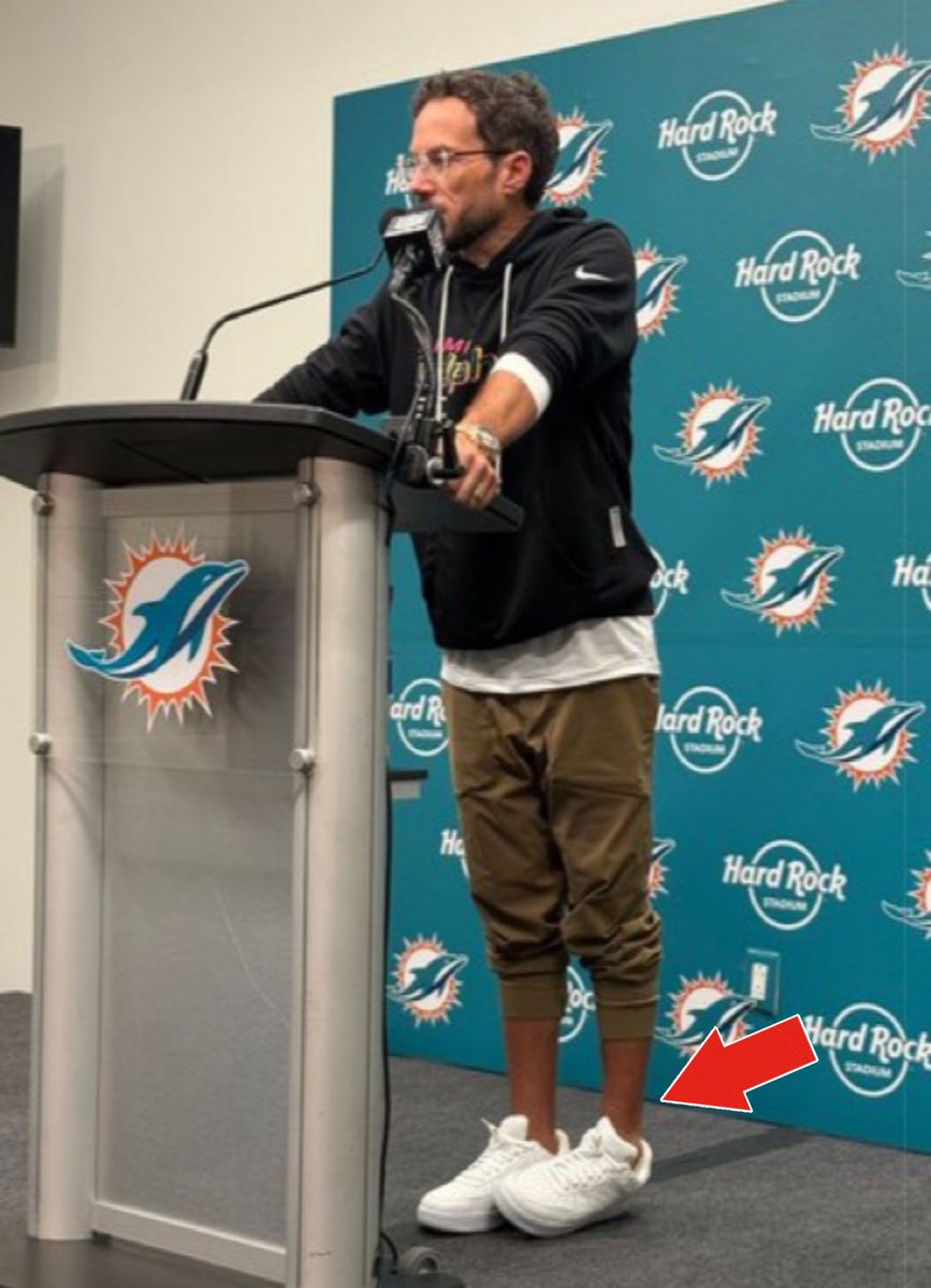 bigjimmurray's tweet image. No one in history has ever stood like this and spoke confidently.