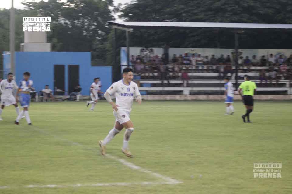 PDigitalOriente's tweet photo. ¡TRIUNFO DE INFARTO! 🚨⚽️ #LobosDeDzitás derrotó 3-2 a #PachucaTemax de visitante en la Liga Intermedia Estatal. Emociones, penales fallados y una defensa sólida.
Lee la nota con doblete de Cañas y el gol de Herrera:
🔗https://t.co/jJnTBXhrBp
#digitaldelorienteprensa https://t.co/3hUeyvv3hD