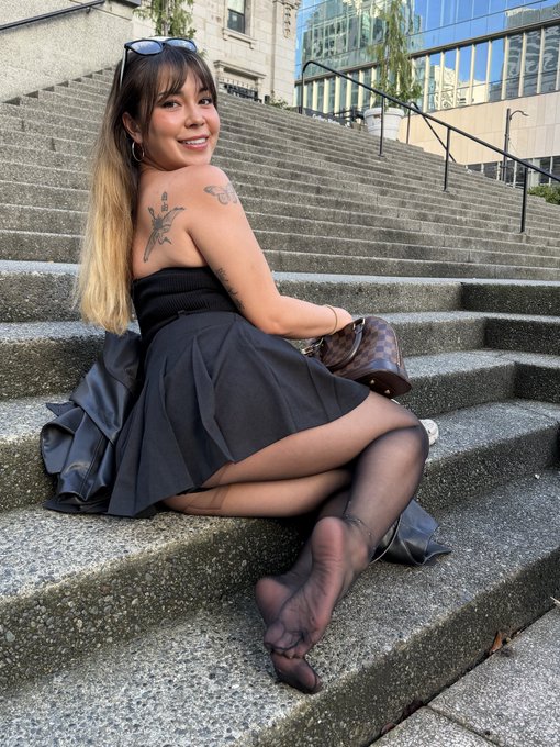 Love this pic 🩷🏙️😋 https://t.co/9HsgwUB5bf<a href="/tag/nationalbikiniday"class="tags"><span>#nationalbikiniday</span></a>