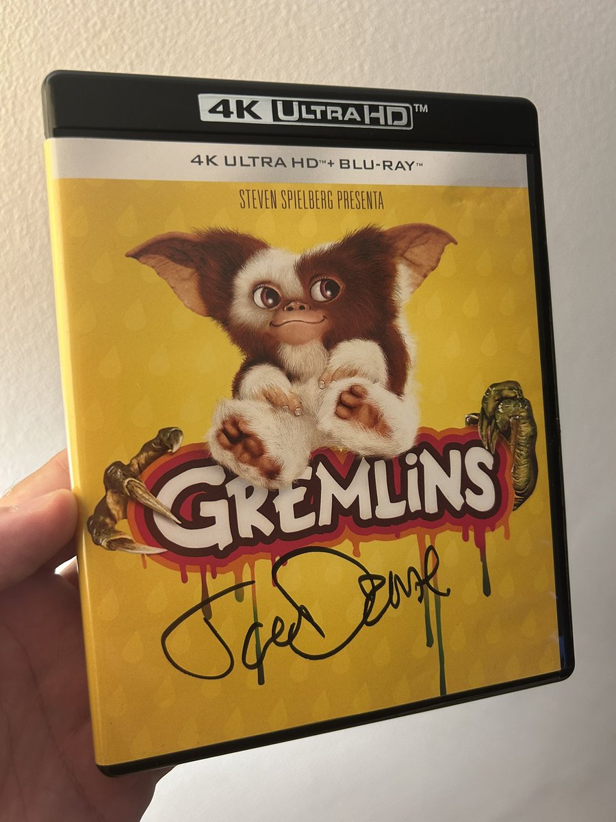 Hoy he podido conocer a Joe Dante en <a href="/sitgesfestival/">Sitges Film Festival</a> y de paso que me firme Gremlins, una de las pelis de mi infancia.