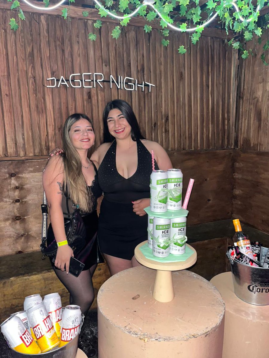 oconnellprii's tweet photo. Divertidas, locas , compañeras , buenas personas , diría tantas cosas de estas personitas que me acompañan todos los días de mí vida  y tengo el privilegio de decir que son mis amigas 🥹 LAS AMOOO💘 💘 https://t.co/Lh7XfnQESj