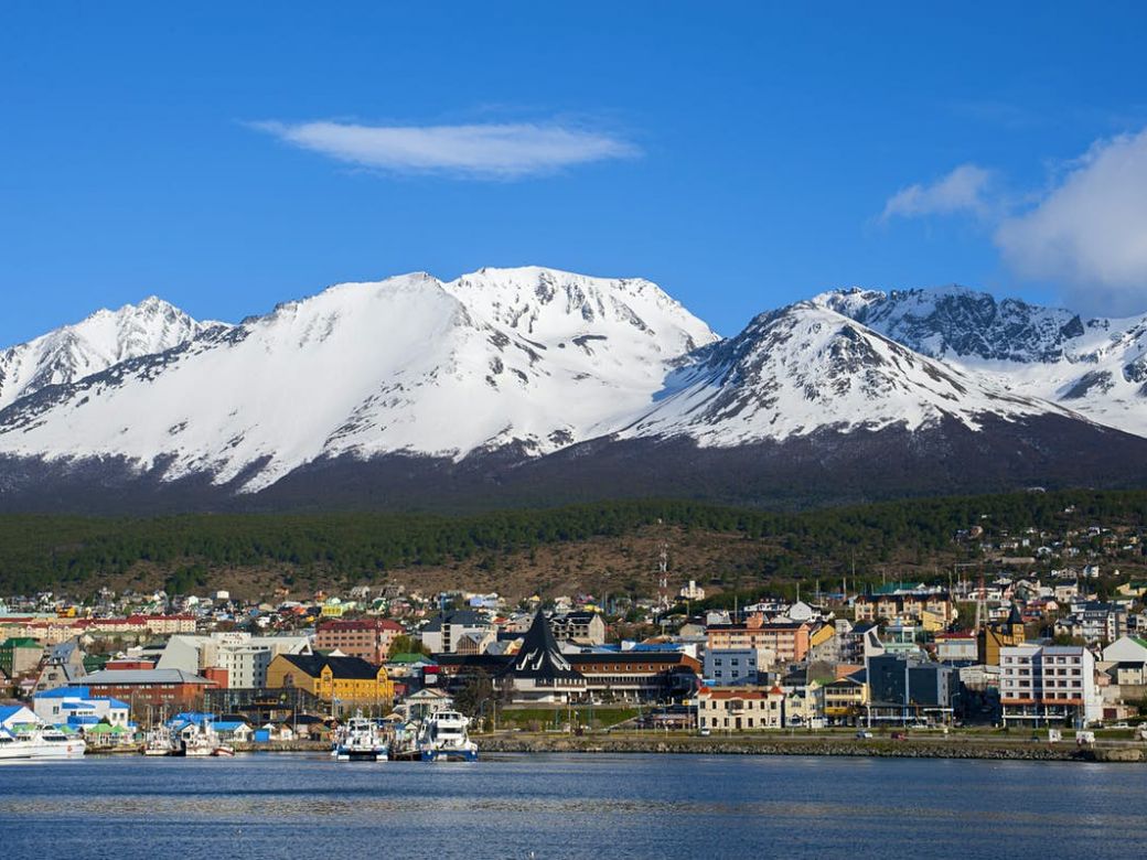 turisargentina's tweet photo. Antes que termine el día...
🎉¡Feliz Aniversario Ushuaia!🎉 
141 años de historia 🇦🇷💙

Gracias por deslumbrarnos con tus paisajes, naturaleza y aventuras. https://t.co/P7sWvFzLyO