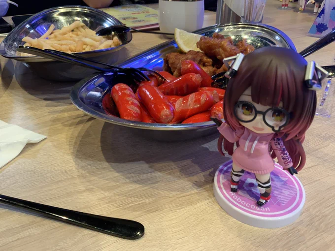 神田のcafePONさんにて貸し切り打ち上げいたしました。 美味しゅうございました