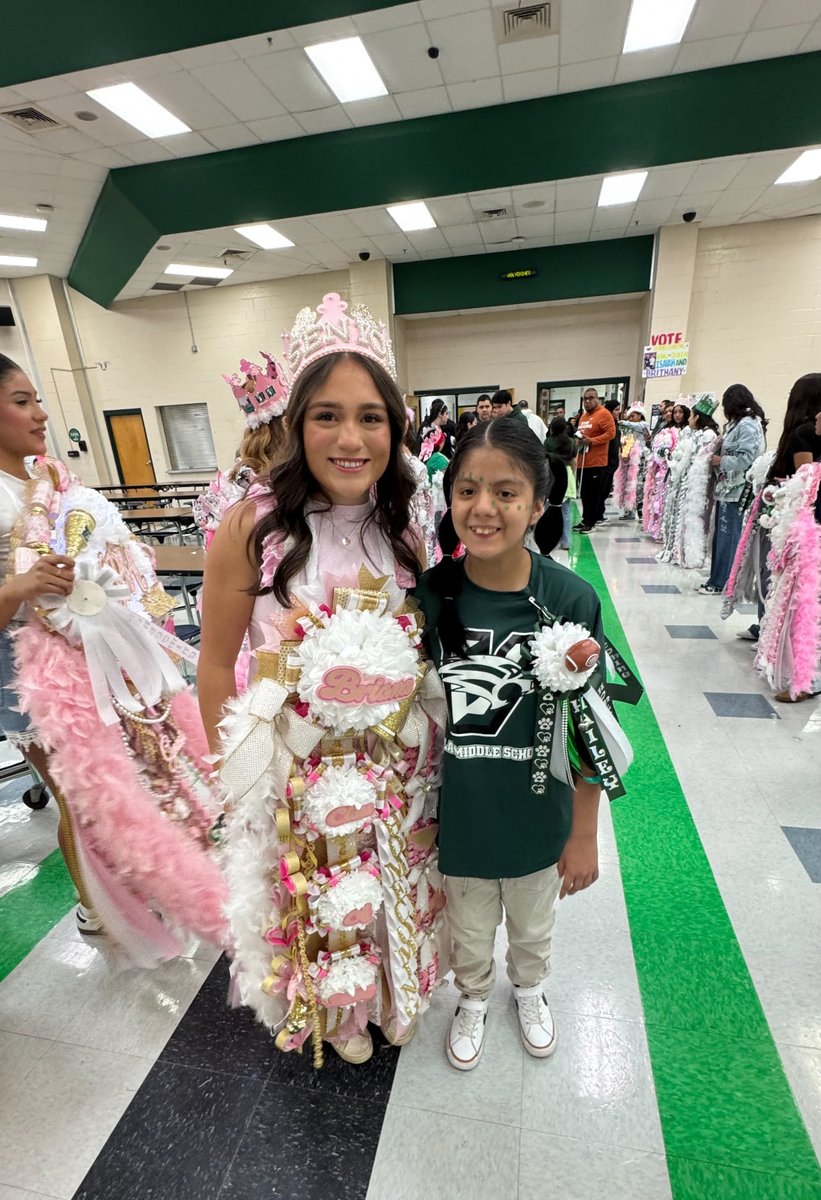 Wolverine Cheer 💚💕📣 tweet media