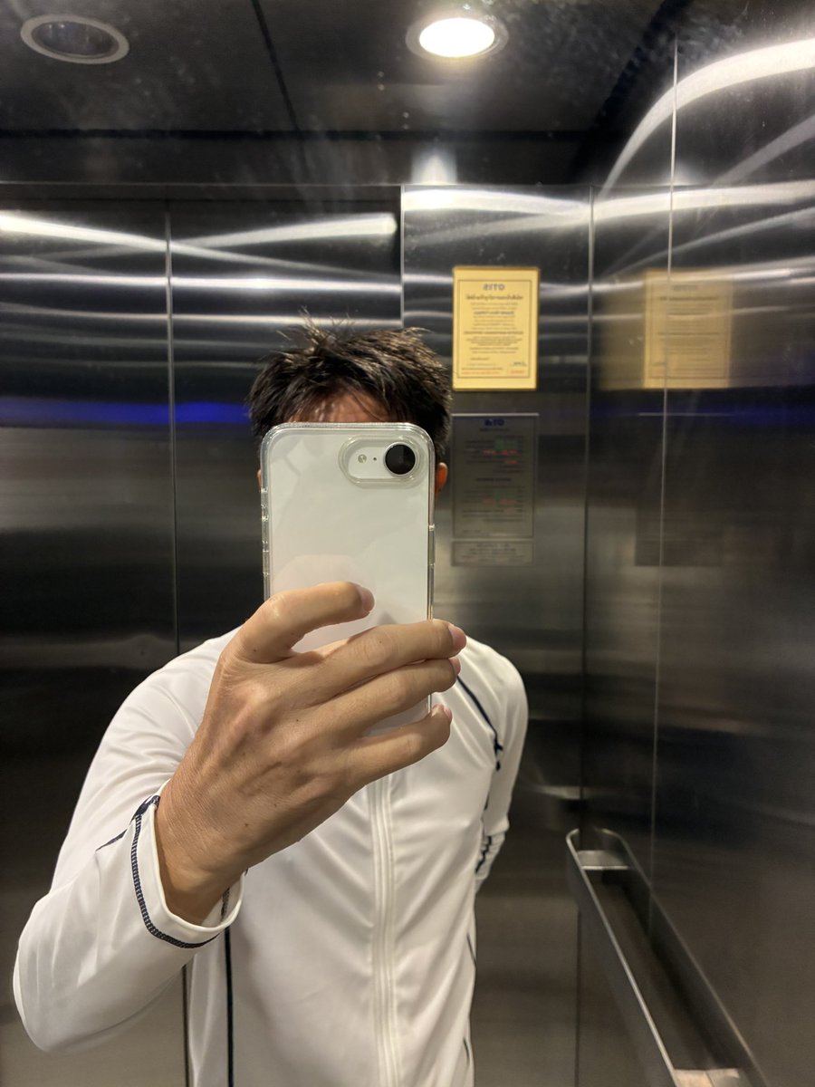 20251013  おはようございます

土日、祝日は基本的にトレーニングを休んでいますが…昨日は朝から暑々で身体も運動を欲していたので久しぶりに朝プールを🏊
遠泳&amp;ウォークを適当に
一気にクールダウン👌
パンツはいたまま水着を着ていて…
泳ぎ終わったあとパンツはいているの
気づきました…

◯ホ！