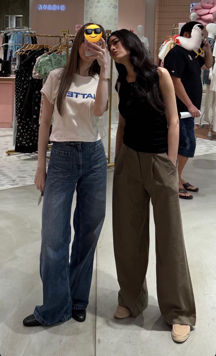 reaboo17's tweet photo. there’s something so attractive about them taking pics like this, they look so freaking good together https://t.co/pzCaHGZf8w