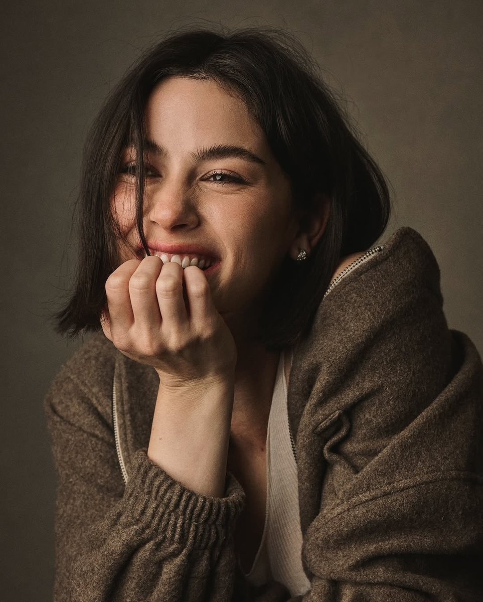 GRAClENATION's tweet image. Gracie for Brilliant Minds, photographed by Jake Rosenberg 🤎