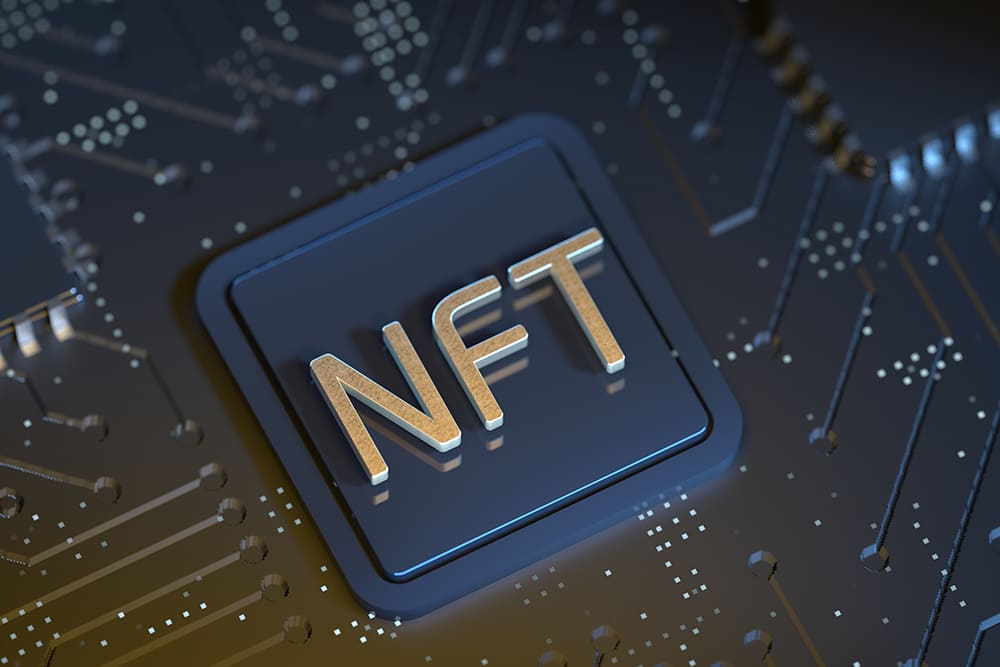 connorbasedd's tweet image. Curiosidade do dia:
NFT não é apenas arte.
Mas você sabe o motivo das NFTs terem explodido como arte ? Ou o pq de serem utilizadas para fins artísticos ?