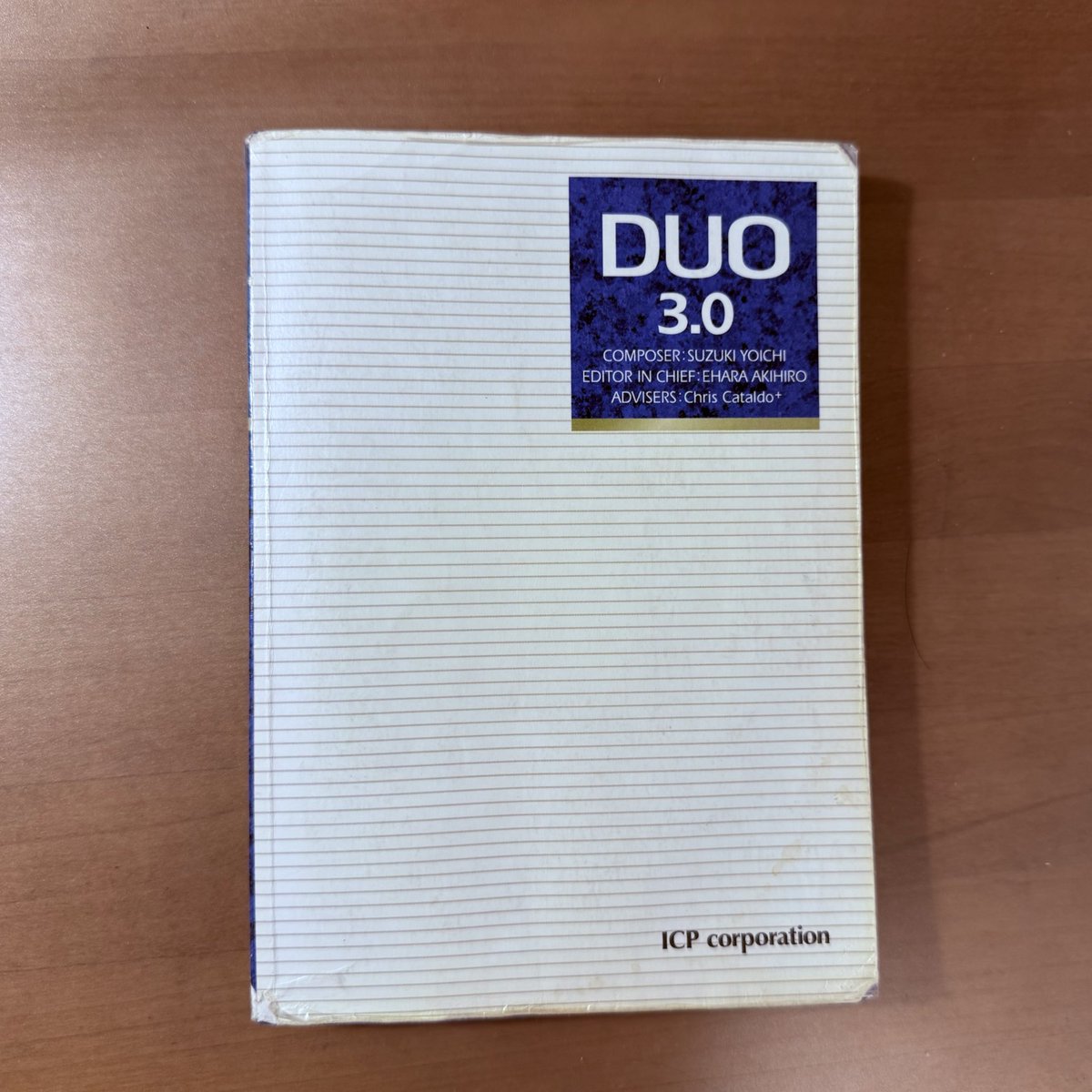 enokio_eng's tweet image. 昨日Xで見かけて懐かしくなって本棚から引っ張り出してきました。
一時期はCDを聞きまくって例文を全て覚えてましたが、これほど例文が面白い単語帳は他に無いです。
ジェニファーのことはよく覚えてます。
TOEICの語彙レベルは600〜780点と控えめなんですね。
いつかまた戻ってきたい本です。