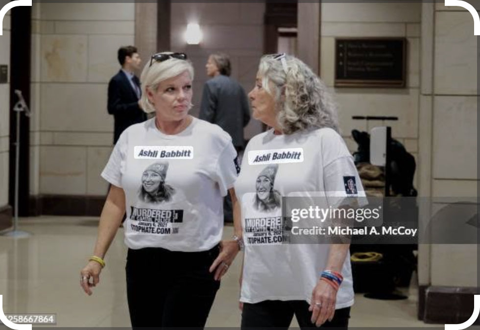 GuyReffittJ6's tweet image. I can’t help but laugh, when I think about what these 👇👇 two blondes did, that all of those 👉👉 blue/purple/whatever haired fools could never do for the empowerment of women. 😂🤣
  That’s the REAL power of a women 
👉👉@ReffittNicole @michellewittho1 

Respect…Respect…✊
