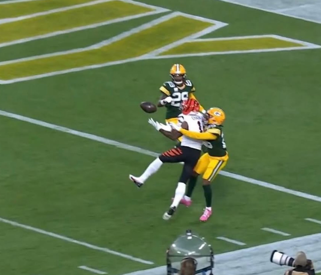 bengalsdrake's tweet photo. He scored a touchdown on this 😂🤯 https://t.co/SuOtJdsbFi