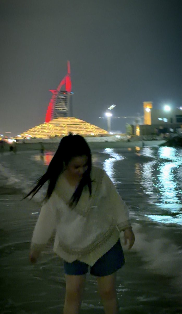 hojayeva_e_'s tweet photo. The sky, the sea and me….. https://t.co/l4zkd5S5B6