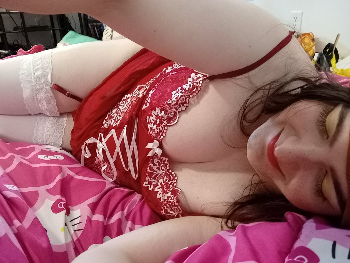 Fig_Maisy's tweet photo. Just a few hours left to score a video for 50% off at my manyvids shop! https://t.co/m3d8Cg988f

#trans #femboy #sissy #bbw #chubby #lingerie #stockings https://t.co/8V4e3t2eDt