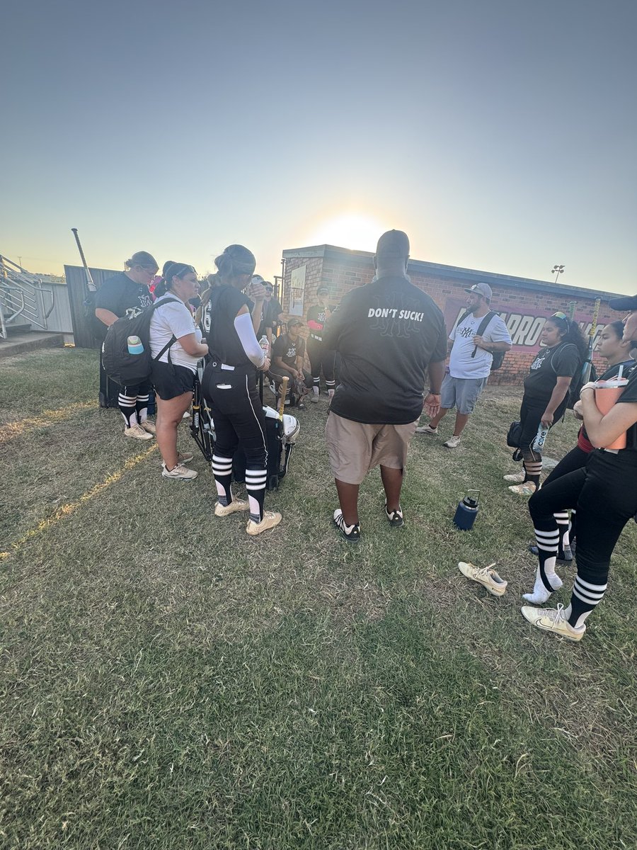 CoachHill2314's tweet image. Every game teaches us something new. Proud of the way our team showed up and competed at Navarro College today. The work continues! 💪 #SoftballMindset #TrustTheProcess @NCDAWGSSoftball