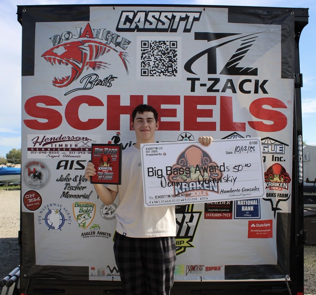 Great day to be <a href="/BG_Bison/">BG_Bison</a> on the water. The #bassfishing duo of Austin/Ben R with a top 10 finish at the ICASSTT Chain O Lakes tournament and senior Denis D with the BIG bass for the day. Great way to wrap up the fall season!