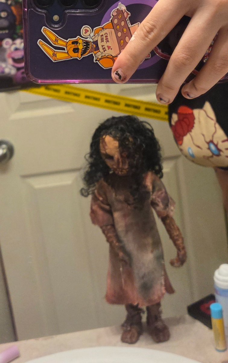 bunnie_time's tweet photo. my mirror #mymirror
umm im about to dump blood on her but if i mess up bad remember her by these blurry pictures 💔 https://t.co/LPbmcHHD2o