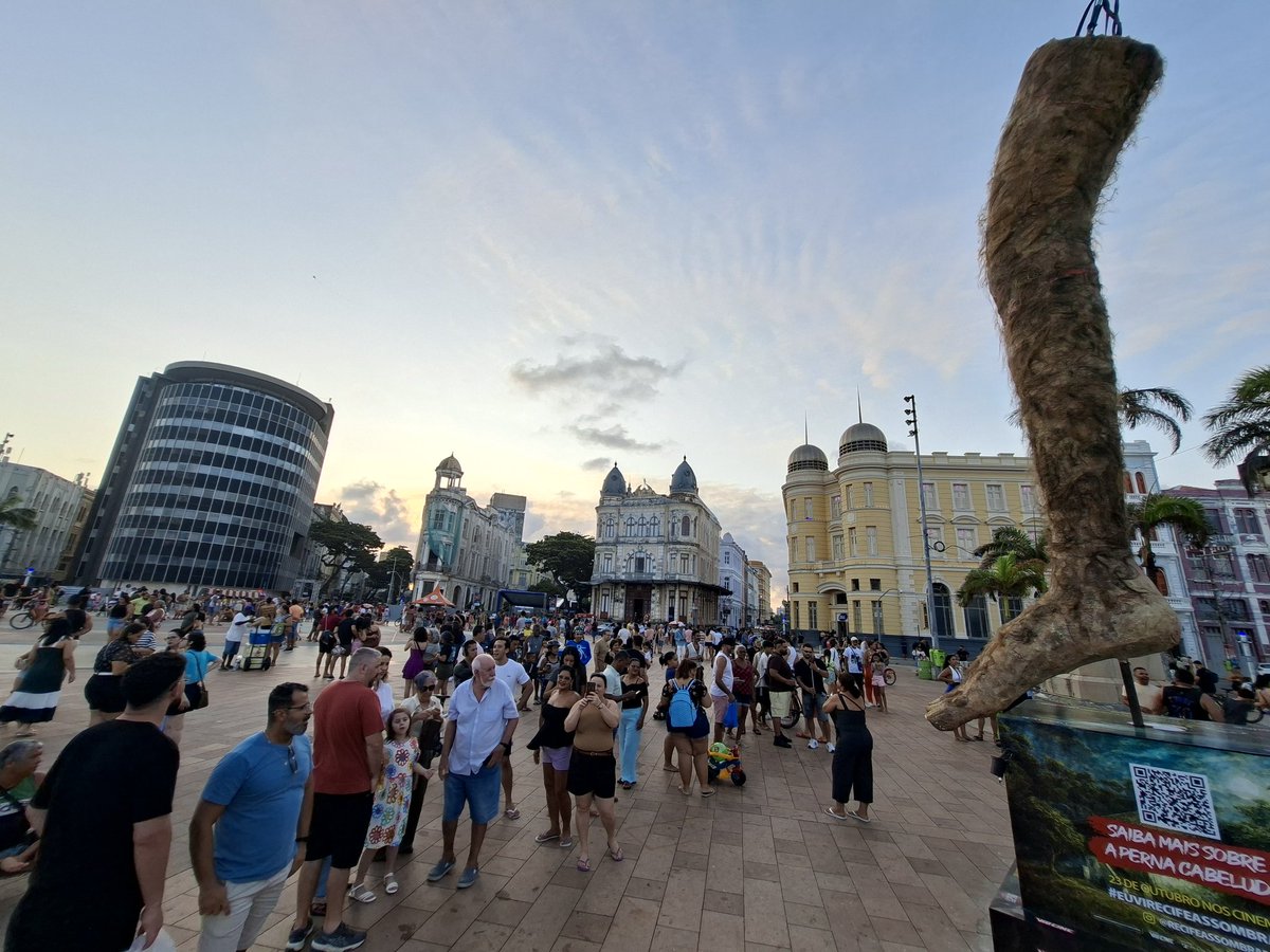 A Perna Cabeluda, que agora é parte do cenário recifense, vai dar uma rasteira em quem não for assistir "Recife Assombrado 2" nos cinemas, a partir do dia 23 de outubro. 

#ORecifeAssombrado