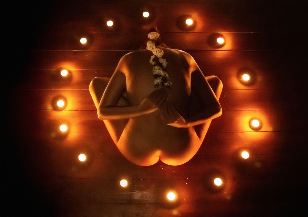 Gm Loving Souls ❤️

The lights are dancing,
and I, among them,
slowly sink into myself.
In this circle, 
I AM the heart of fire!

Fire Heart, 1/1, 0.05 on <a href="/manifoldxyz/">manifold.xyz</a>