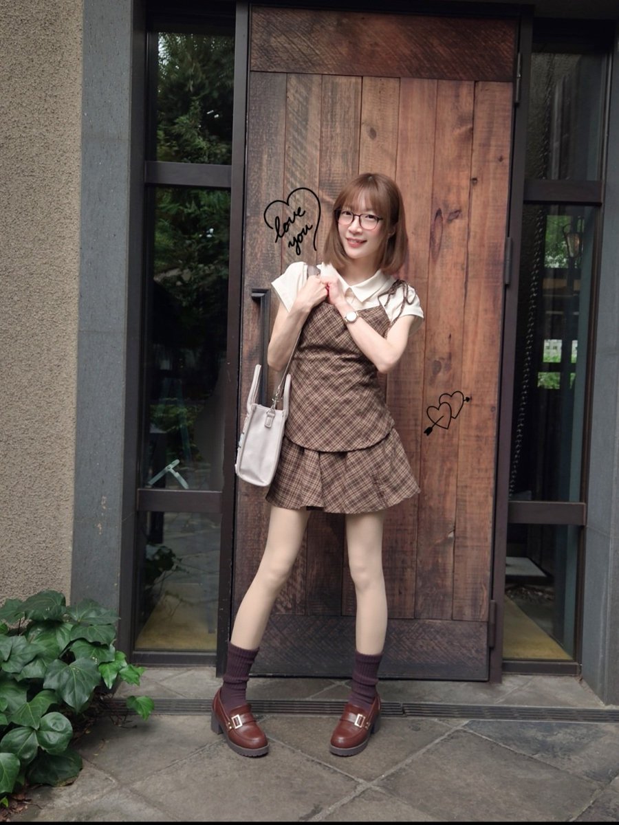 おはよ🤎
さんれんきゅーさいご、なにする？

かおりはうちのテレビがこわれたから父しげると2人で電気屋さんいってくるよ。
それでも髪を切ったことにきづいてくれないだろうに1票。