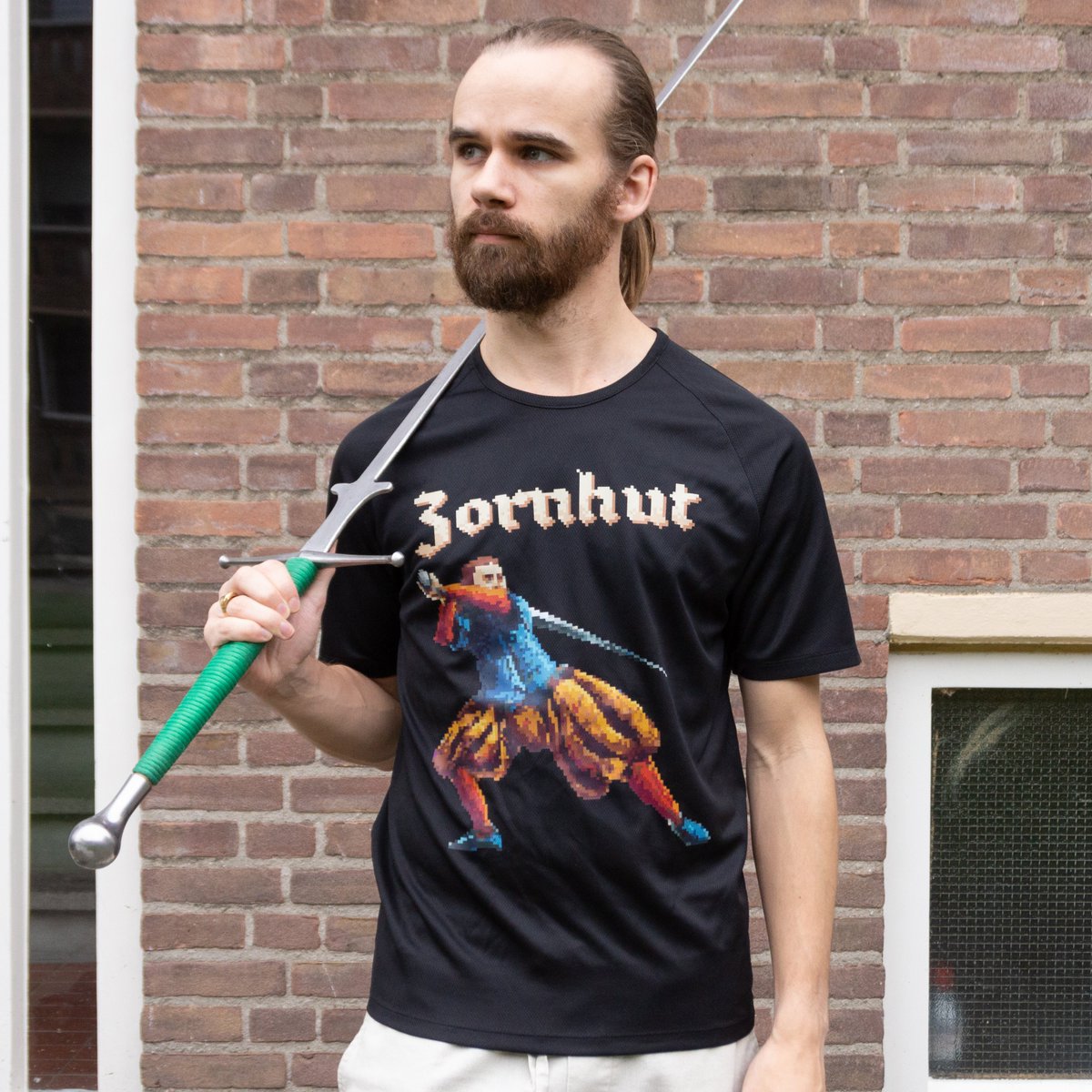 Some more #HEMA sports shirts came in, finally got me some #broadsword merch for on top of my kilt!