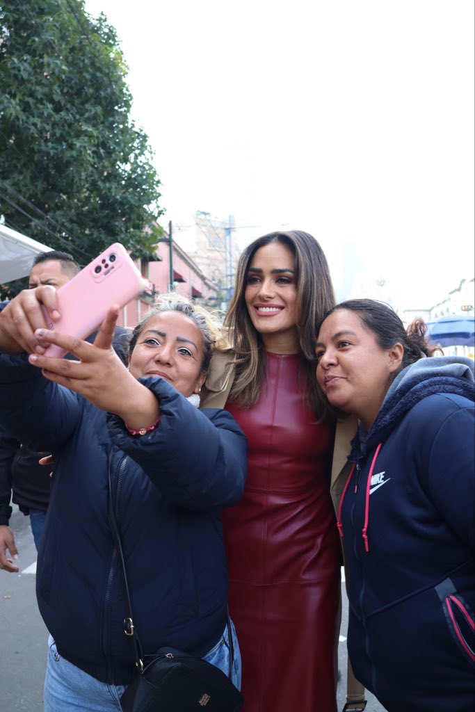 "Porque yo me debo a quienes me dieron su confianza, a mis vecinos y vecinas, y ellos deben saber que están haciendo o no por la ciudad, por sus calles, colonias y familias."

"Soy representante de en estos eventos institucionales, no Ale Rojo." <a href="/AlessandraRdlv/">Alessandra Rojo de la Vega</a> 

RESISTENCIA 🔥