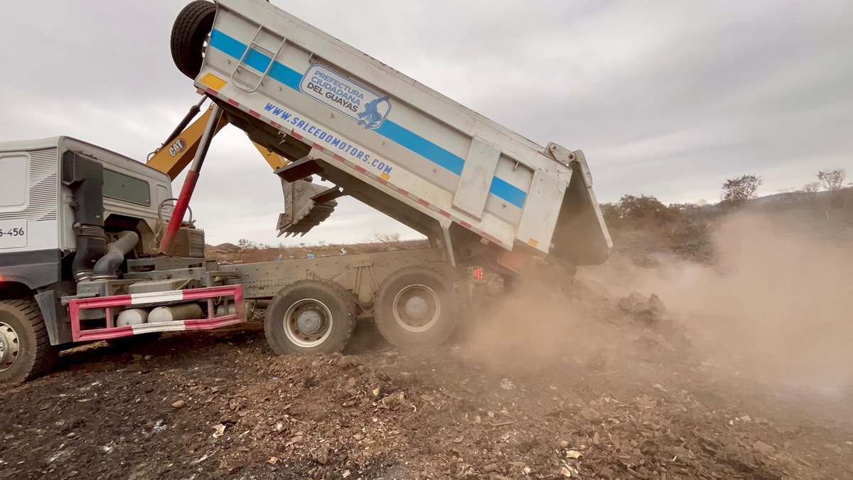 📍 Guayaquil | Nuestras Direcciones de Gestión Ambiental (<a href="/Ambiente_Guayas/">Dirección de Gestión Ambiental Guayas</a>) y Gestión de Riesgos (<a href="/Riesgos_Guayas/">RiesgosGuayas</a>) se encuentran en el sector de Casas Viejas, atendiendo un incendio generado por materiales especiales como caucho, metales, espuma, plásticos y vegetación de rápida