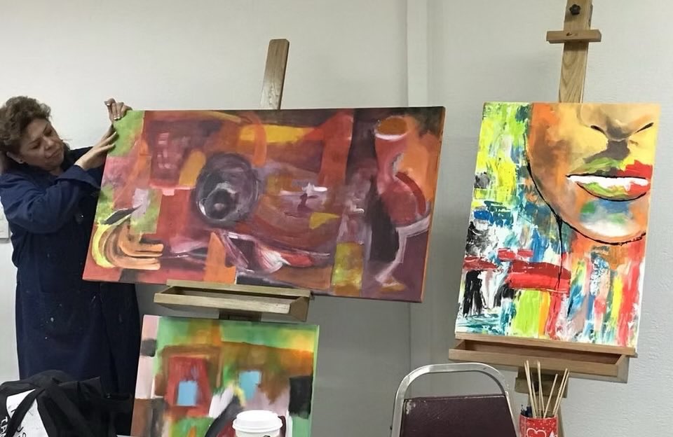 ¡NO TE LAS PUEDES PERDER!

Clases de Arte Abstracto con la Maestra Rocío Klapés.

El objetivo esencial será guiar a los alumnos para que a través de las emociones descubran su talento creativo y liberen el enorme potencial que tenemos dentro.
Inscríbete en sandracuevasgaleriadearte.com